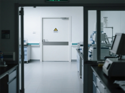 醫(yī)用門：構筑醫(yī)療感控防線的衛(wèi)生屏障